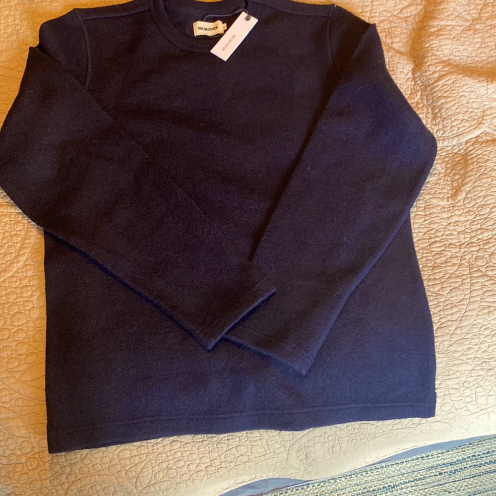 Taylor Stitch- The Weekend Crewneck in Navy. Brand new with tags!